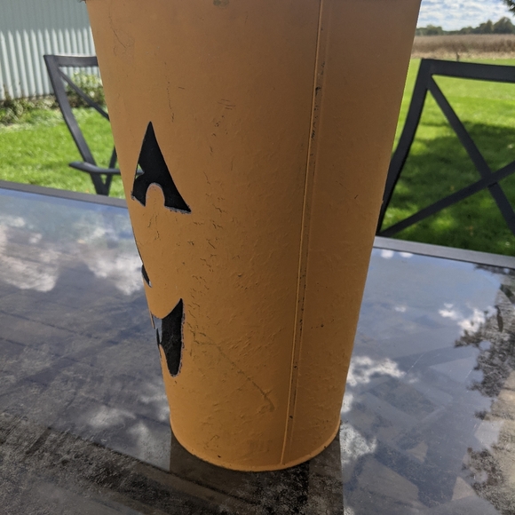 Jack-o-lantern planter - Picture 2 of 3